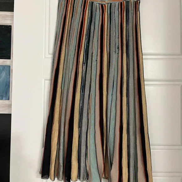 Great Moth multi color sweater skirt. - Picture 3 of 6